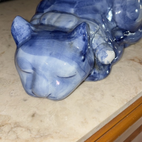 Blue sleeping cat figurine - Picture 2 of 6